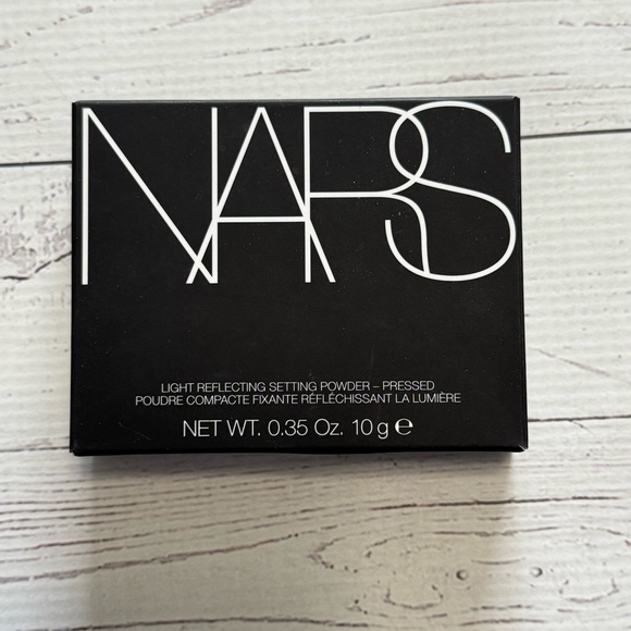 NARS Light Reflecting Setting Powder - Picture 3 of 7